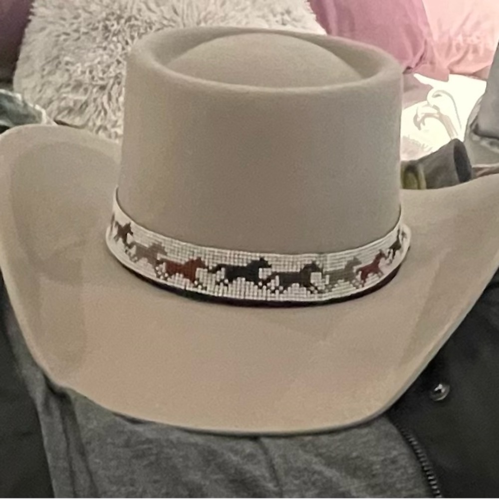 Stylish Gray Cowboy Hat with Horse Pattern Band